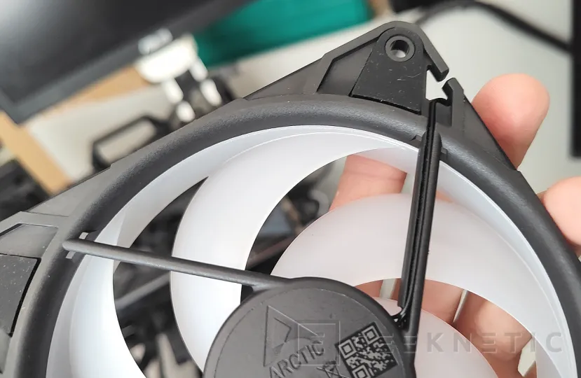 Examen Geeknetic Arctic P12 Pro Reverse A-RGB 7