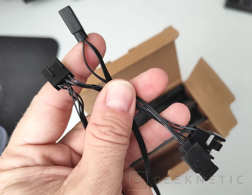 Examen Geeknetic Arctic P12 Pro Reverse A-RGB 11