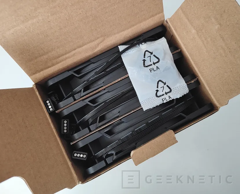 Examen Geeknetic Arctic P12 Pro Reverse A-RGB 2
