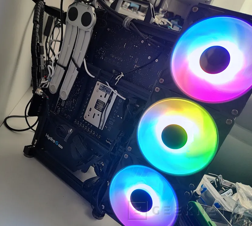 Examen Geeknetic Arctic P12 Pro Reverse A-RGB 20