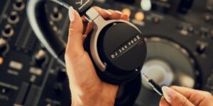 Beyerdynamic lance le DJ 300 PRO X, un casque modulaire avec un son professionnel et un design personnalisable pour studio et cabine