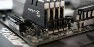 La montée de l’IA met en échec sur le marché de la mémoire flash: Escasezes possible jusqu’en 2036, selon Phison