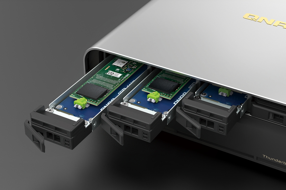 Le NAS QNAP TBS-h574TX est désormais proposé avec des disques E1.S intégrés et deux capacités disponibles