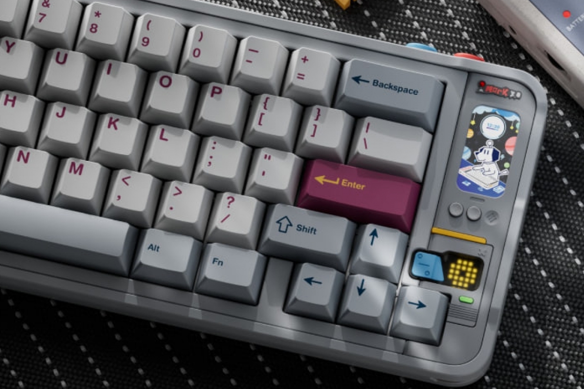 Le clavier QK65 MK3 Qwertykeys intègre un petit écran qui vous permettra de jouer à des jeux rétro