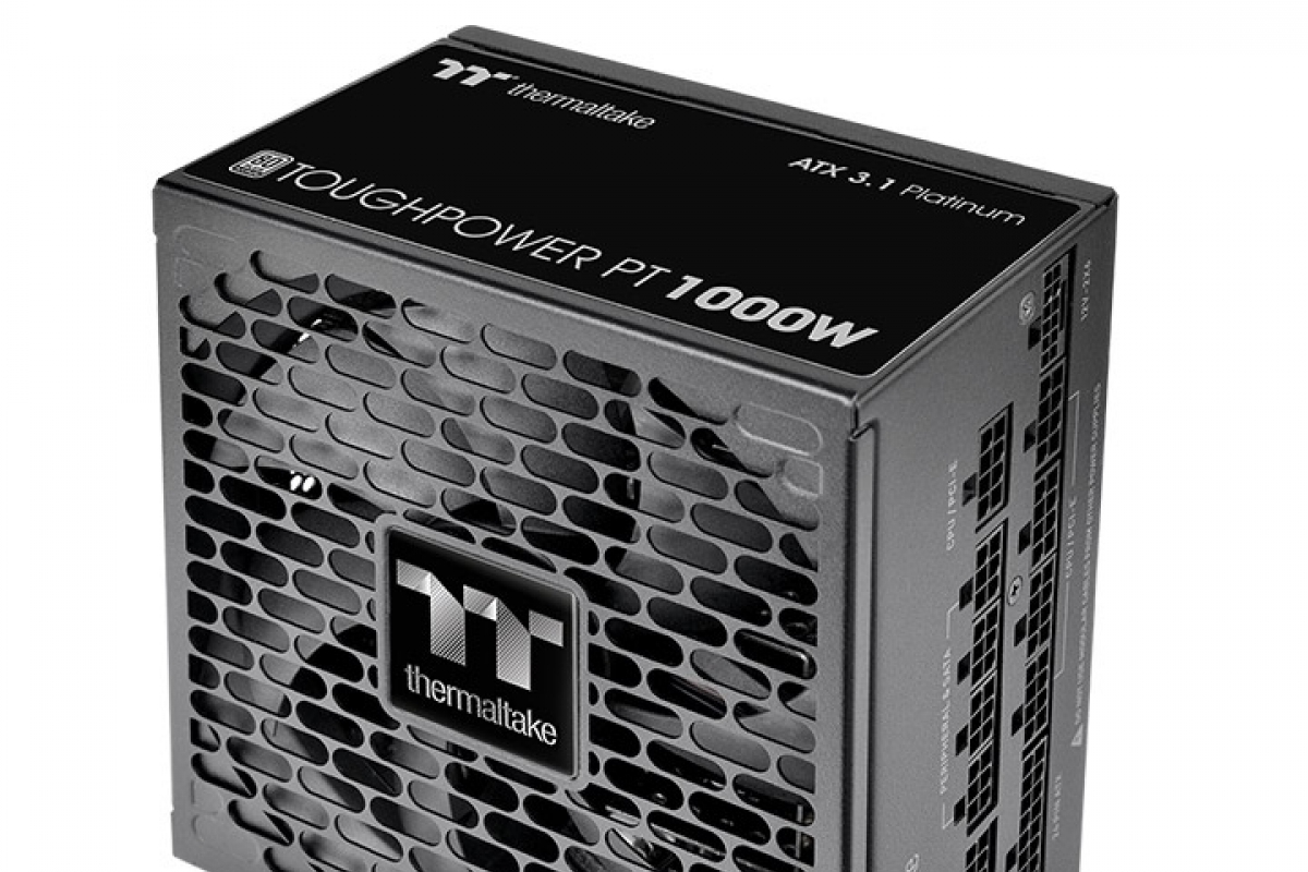 Les nouvelles alimentations Thermaltake Toughpower PT Platinum sont disponibles avec des connecteurs jusqu'à 1 200 W et 2 600 W.