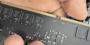 SK hynix fait un grand saut en DDR5 : la nouvelle puce A-die AKBD de 3 Go vise 7200 MT/s et prend le relais de la M-die