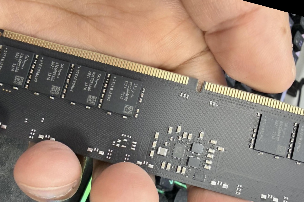 SK hynix fait un grand saut en DDR5 : la nouvelle puce A-die AKBD de 3 Go vise 7200 MT/s et prend le relais de la M-die