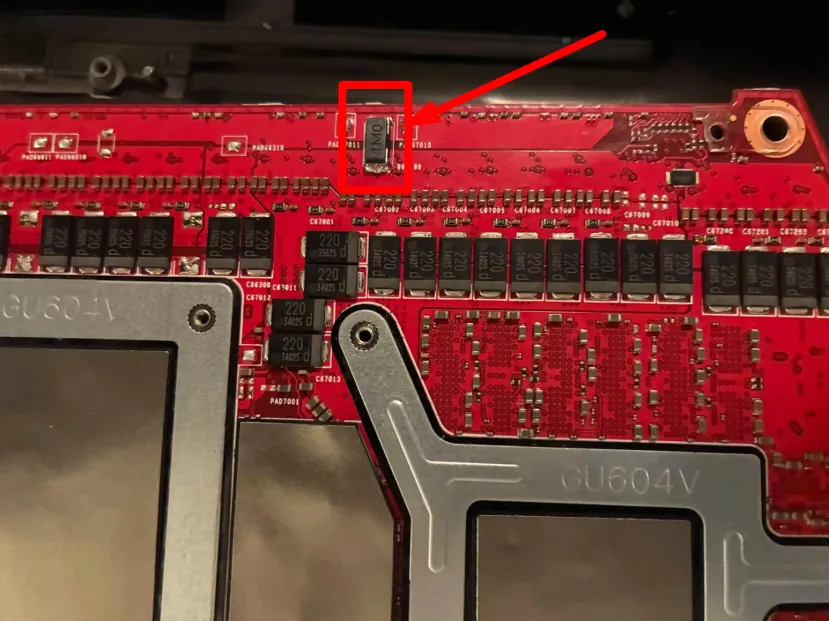 Geeknetic Une simple résistance soudée booste les performances du RTX 4090 de l'ASUS ROG Zephyrus M16 pour surpasser un RTX 5090 2
