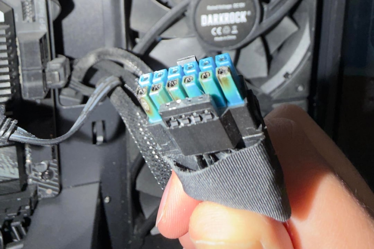 Une autre AMD Radeon RX 9070 XT de Sapphire apparaît avec un connecteur 16 broches brûlé