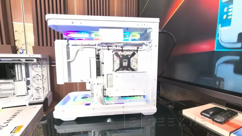 Geeknetic Nouveau concept BTF 3.0 qui comprend des sources et des ventilateurs sans fil et un refroidissement liquide avec des tubes courts 2