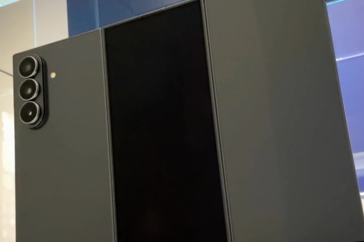 Fuite du nom du premier triple pliable de Samsung : Galaxy Z TriFold, avec écran intérieur de 10", appareil photo de 200 MP et lancement ultra-limité