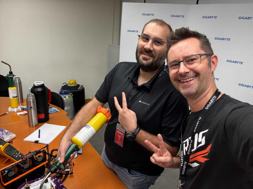 Record de mémoire Geeknetic DDR5, cette fois 13 530 MT/s ont été atteints avec la mémoire CORSAIR et les cartes GIGABYTE 3