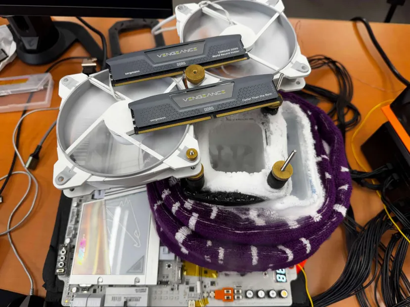 Record de mémoire Geeknetic DDR5, cette fois 13 530 MT/s ont été atteints avec la mémoire CORSAIR et les cartes GIGABYTE 2