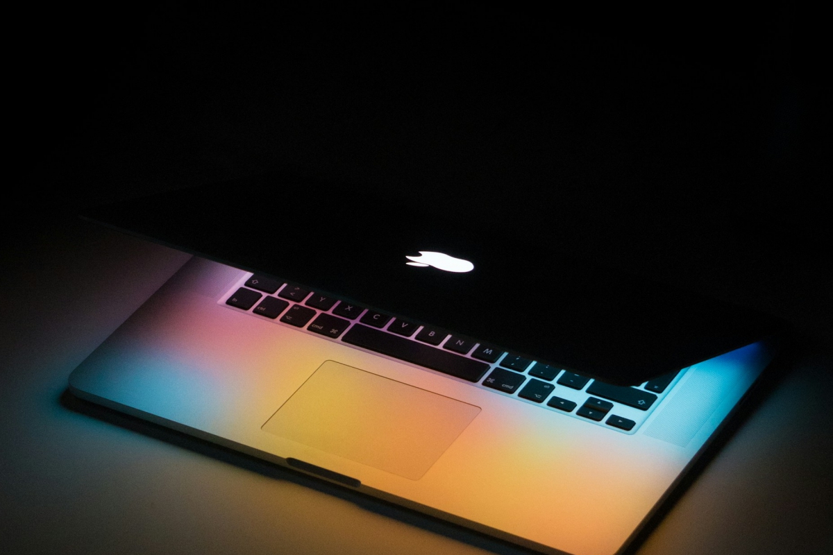 Le MacBook Pro ne sera pas le seul à disposer d'un écran OLED car Apple prévoit la même chose pour l'Air