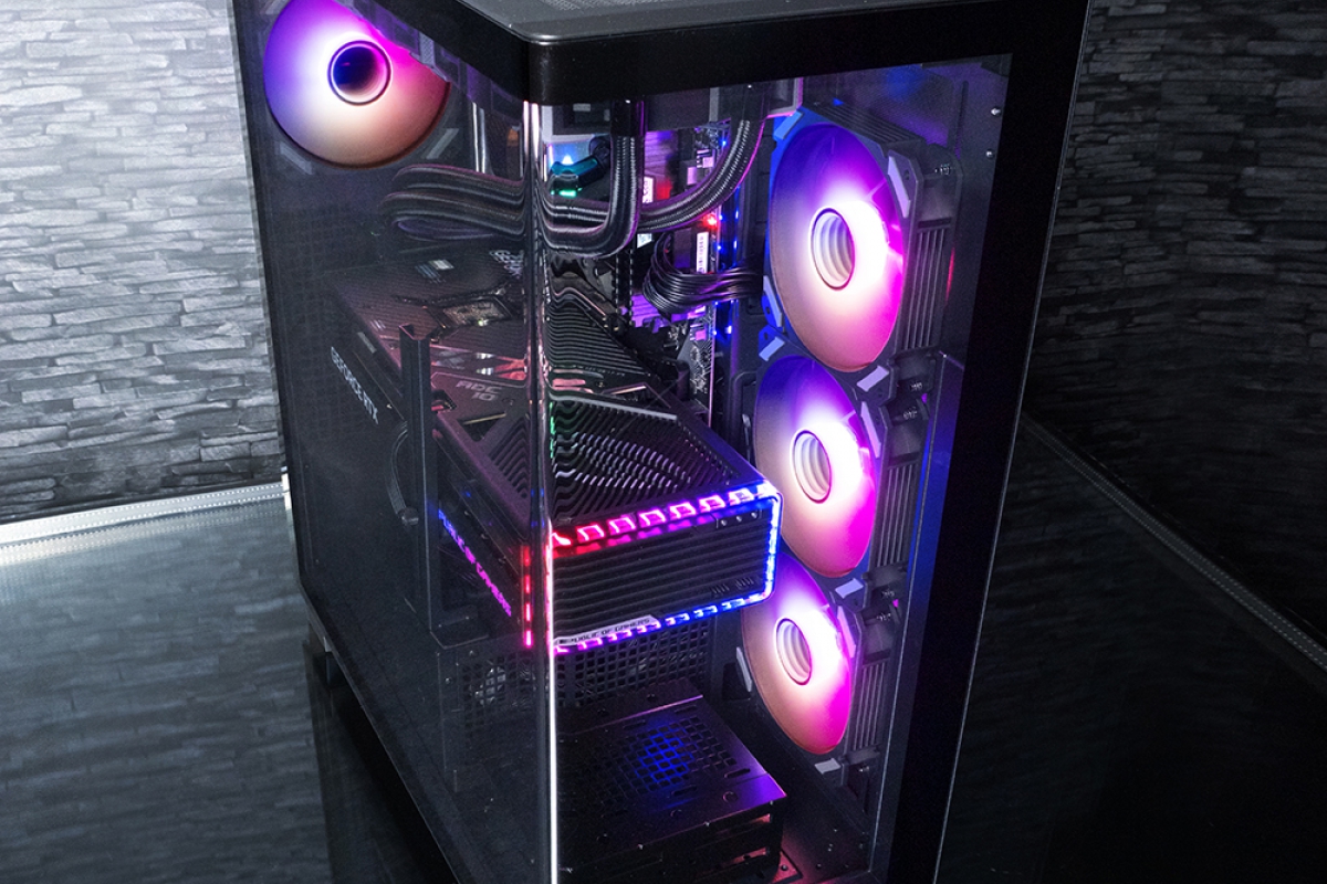 Nouveaux boitiers Sharkoon Elite Shark CM100 et CA500, vision panoramique, double radiateur et compatibilité avec les plaques BTF