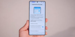 One UI 8.5 vise à rendre les suggestions Spotify et YouTube plus intelligentes dans le Now Brief