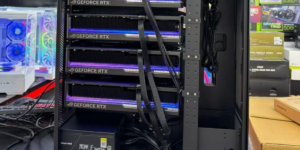 Un utilisateur de Reddit montre son serveur avec 4 RTX 5090 ASUS ROG Astral et 2 sources de 2 400 W chacune