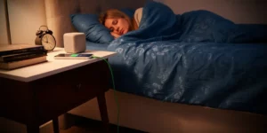 Charger son téléphone toute la nuit, une habitude qui ruine la batterie et fait grimper la facture selon les experts