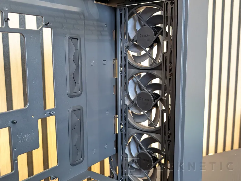 Revue Geeknetic Fractal Design Epoch XL RGB 9