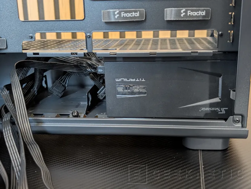 Examen Geeknetic Fractal Design Epoch XL RVB 14