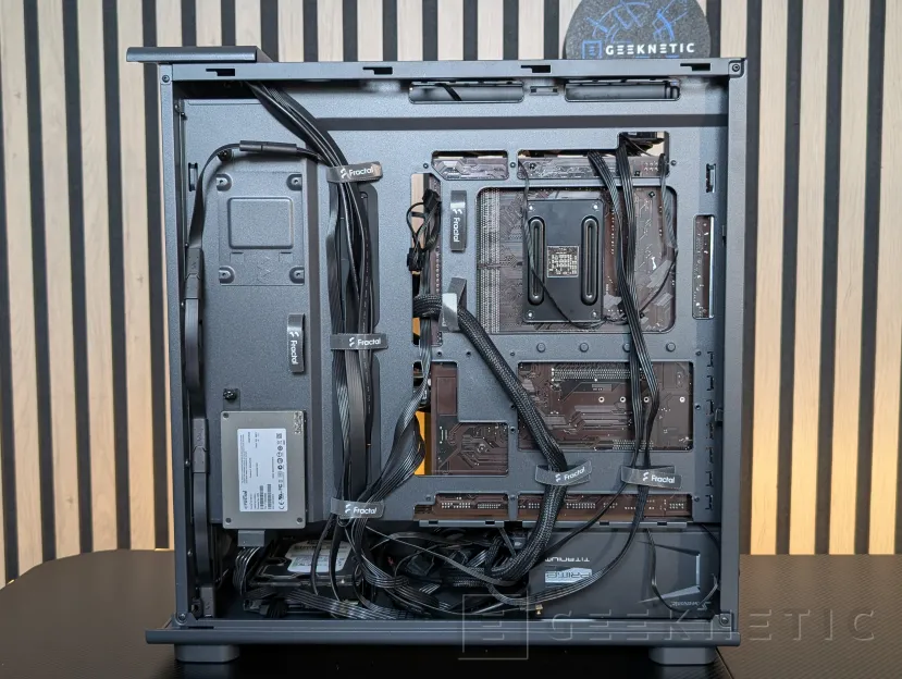 Examen Geeknetic Fractal Design Epoch XL RVB 19