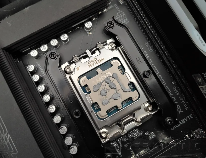 Pâte thermique Geeknetic Arctic MX-7 Review 4