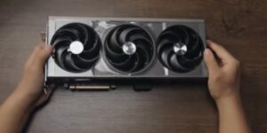 Le Sapphire RX 9070 XT Nitro+ Phantom Link apparaît dans une vidéo de Chine et montre son système d&rsquo;alimentation sans fil