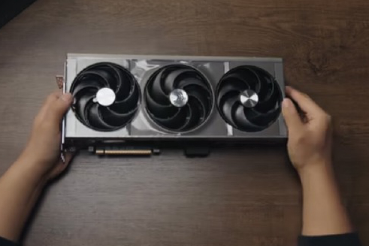 Le Sapphire RX 9070 XT Nitro+ Phantom Link apparaît dans une vidéo de Chine et montre son système d'alimentation sans fil