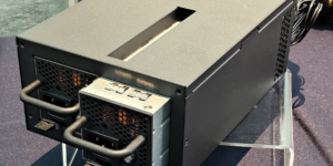 Il s&rsquo;agit de la première alimentation ATX redondante au monde : FSP TWINS PRO 1400W