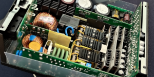 La nouvelle alimentation CANNON PRO 3300W FSP peut alimenter jusqu&rsquo;à 6 RTX 5080 à la fois