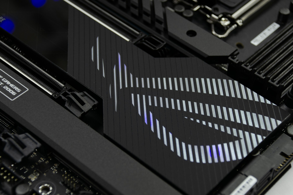 ASUS envisage de fabriquer ses propres puces mémoire pour lutter contre la crise des prix et la pénurie mondiale