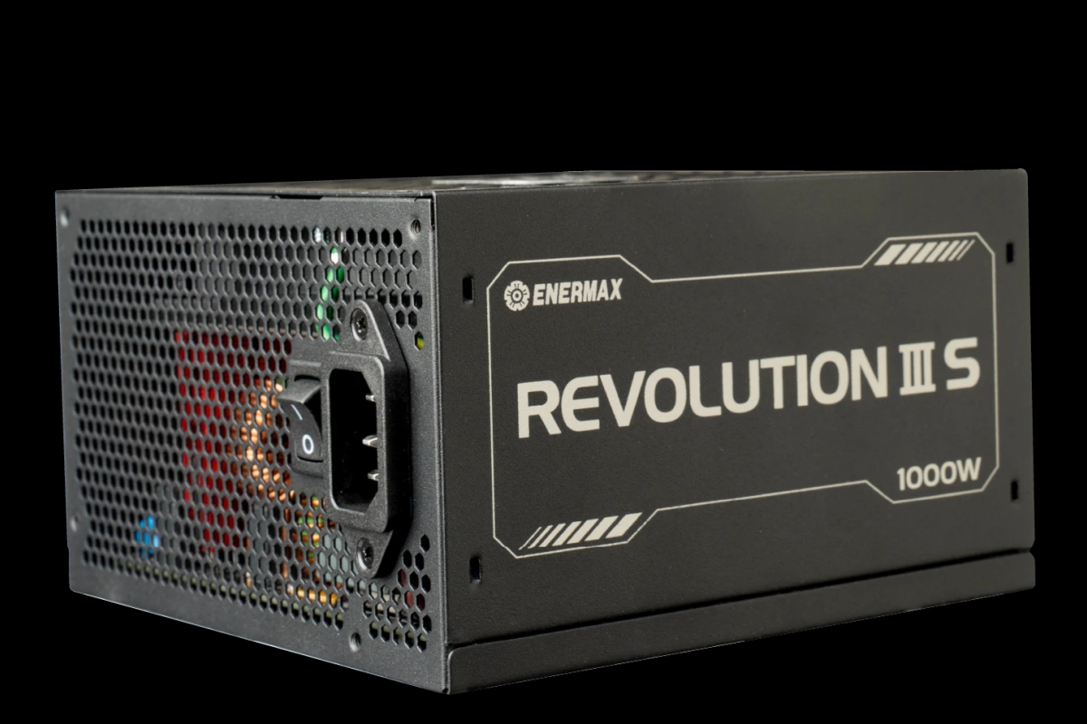 Enermax présente son alimentation Revolution III S, 1 000 W et 80 PLUS Platinum pour 159,99 euros