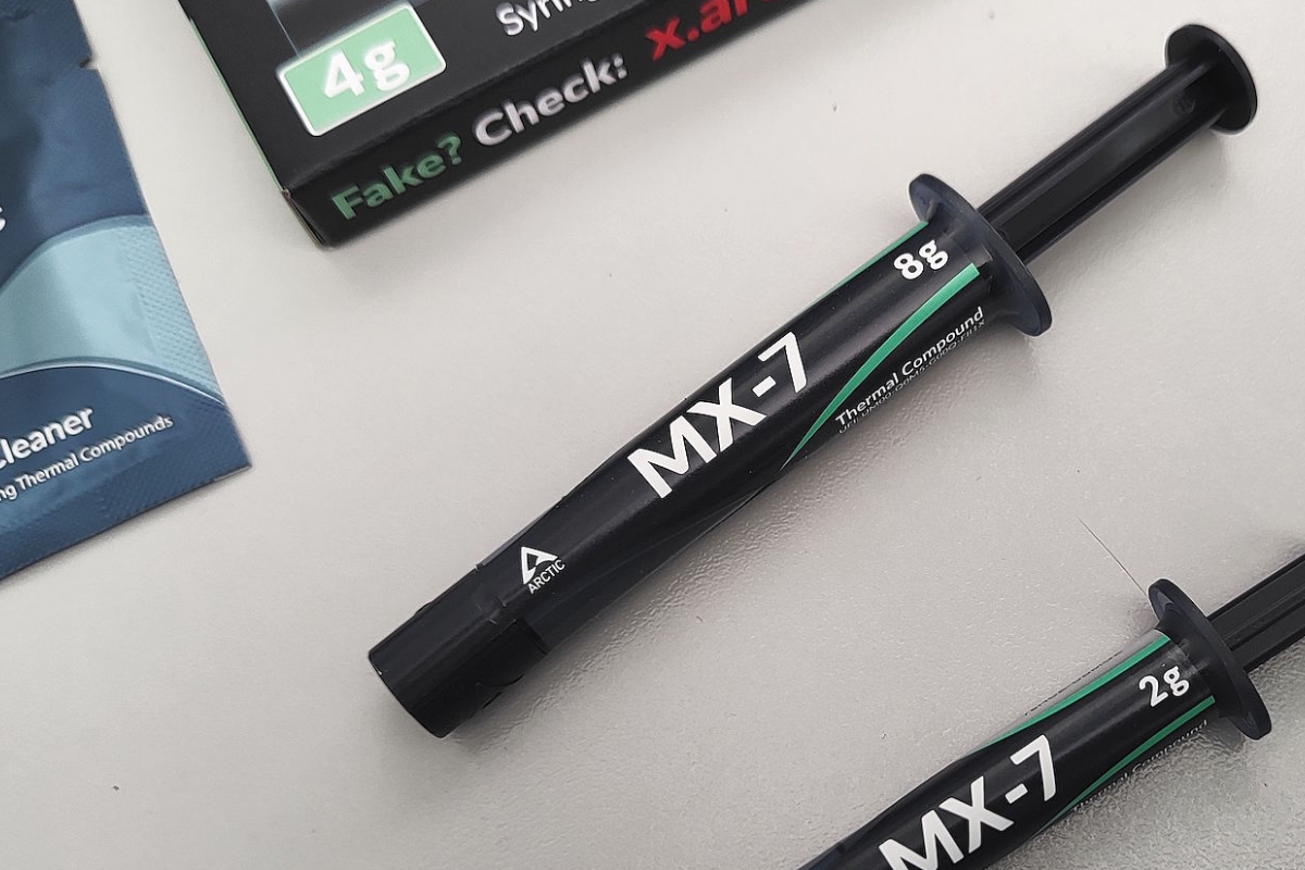 Examen de la pâte thermique arctique MX-7