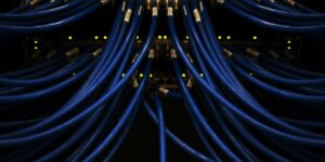 Le PDG de NVIDIA met en garde contre la lenteur de l’Occident : les États-Unis mettent trois ans pour construire un centre de données et la Chine le fait en quelques jours