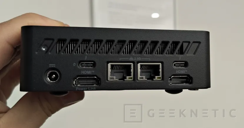 Geeknétique Nouveau Cubi NUC AI+ 3MG. Le premier mini PC de MSI avec Intel Panther Lake 4