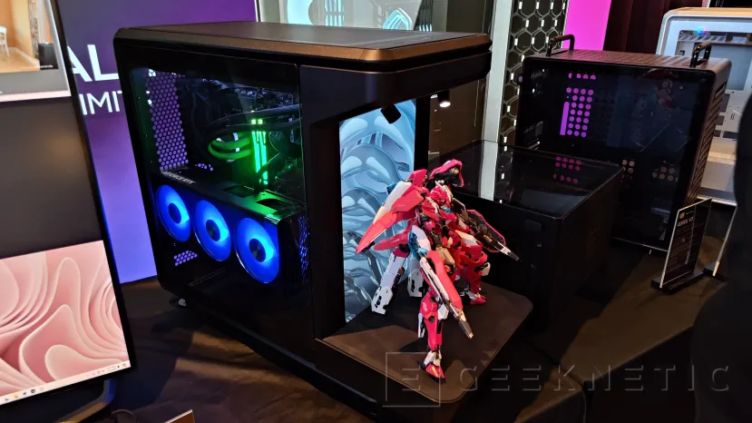 Geeknetic Cooler Master ajoute 3 versions de son boîtier MasterFrame 360, écran miroir ou écran LCD pour afficher les éléments de votre collection 4