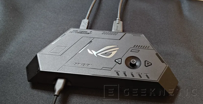 Geeknetic Avec les nouvelles lunettes ASUS ROG XREAL R1 Gaming AR, vous pouvez créer un écran virtuel de 171 pouces à 240 Hz 4