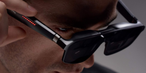 Avec les nouvelles lunettes ASUS ROG XREAL R1 Gaming AR, vous pouvez créer un écran virtuel de 171 pouces à 240 Hz