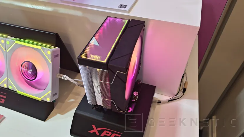 Geeknetic Nouveaux dissipateurs XPG au format tour et écran LCD 2