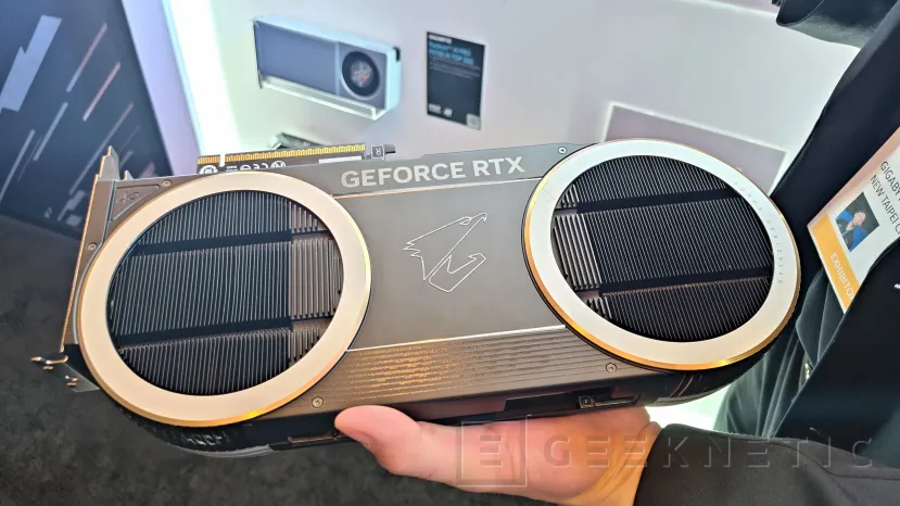 Geeknetic AORUS nous présente sa RTX 5090 INFINITY 32G, un design haut de gamme avec un format compact 2