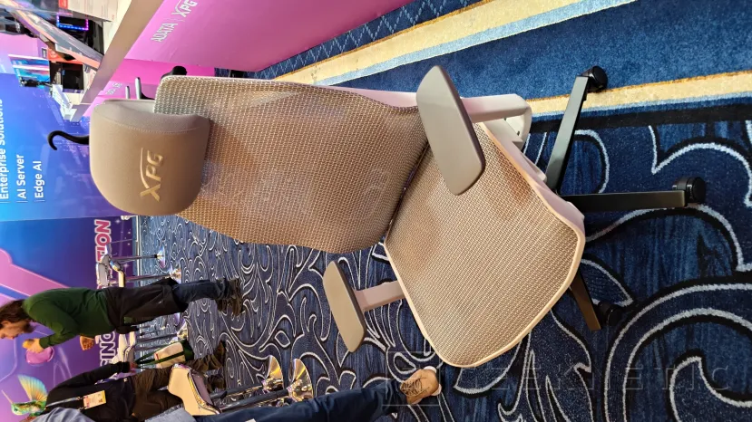 La chaise Geeknetic XPG NIMBUS est dotée d'un tissu en maille respirante, d'un appui-tête et d'un support lombaire 2