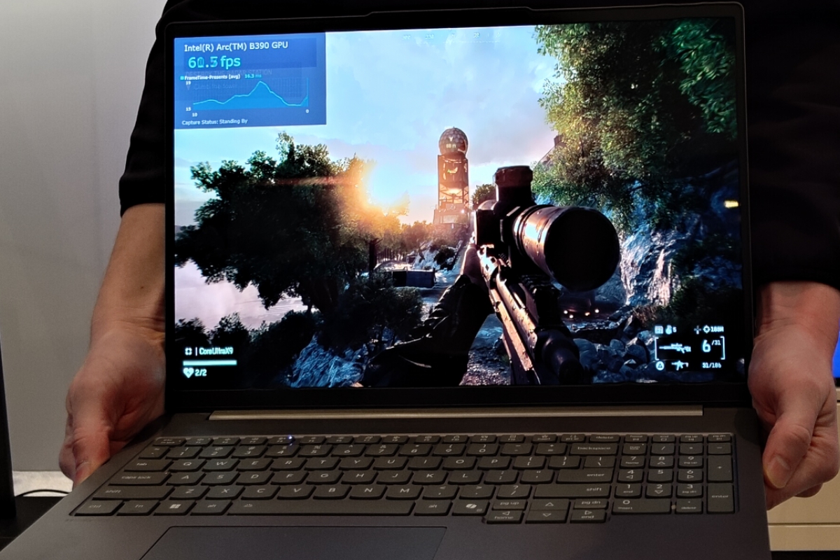Avec l'Intel Panther Lake et l'Arc B390 vous pouvez jouer même sur batterie : ils conservent les mêmes performances que branchés sur secteur