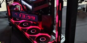 Écran de 9,2 pouces et design panoramique avec verre incurvé dans le nouveau boîtier ASUS ROG Cronox