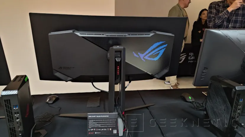 Geeknetic ASUS nous présente ses nouveaux moniteurs de jeu avec panneaux OLED avec bandes RVB de dernière génération en tandem, double mode et bien plus encore 6