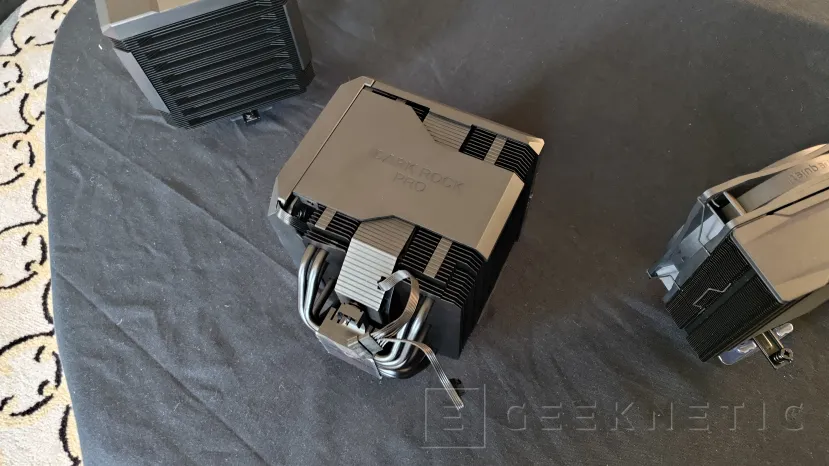 Geeknetic Les dissipateurs thermiques, soyez silencieux ! La série Dark Rock 6 ajoute également un écran 3 LCD