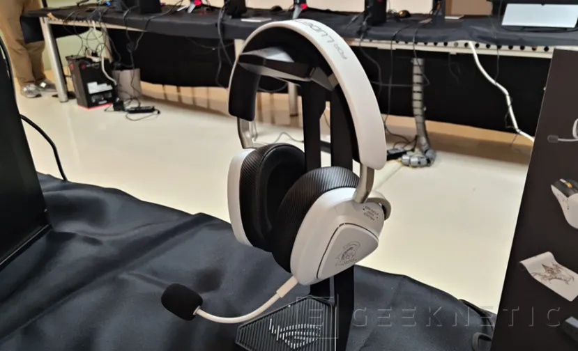 Geeknetic News dans les périphériques ASUS ROG : claviers magnétiques, écouteurs hautes performances et nouvelle gamme Kojima Productions 6