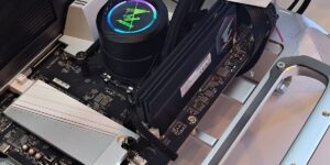 GIGABYTE pionnier de la technologie mémoire CQDIMM, 2 modules de 128 Go fonctionnant à 7 200 MT/s