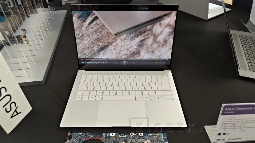 Geeknetic Les séries Intel Core Ultra 3 et AMD Ryzen AI 400 arrivent sur l'ASUS Zenbook S 3