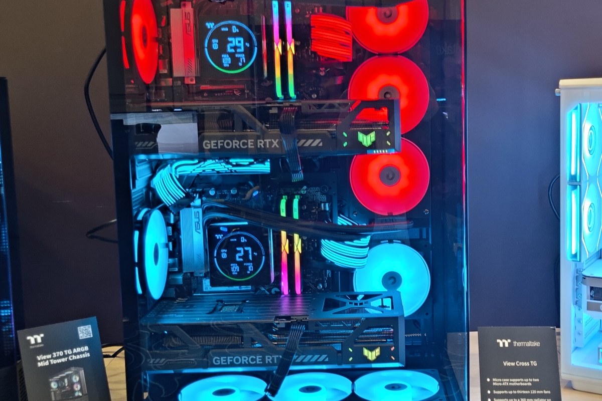 Systèmes double PC dans une seule tour avec les Thermaltake AX1000 TG et View Cross TG