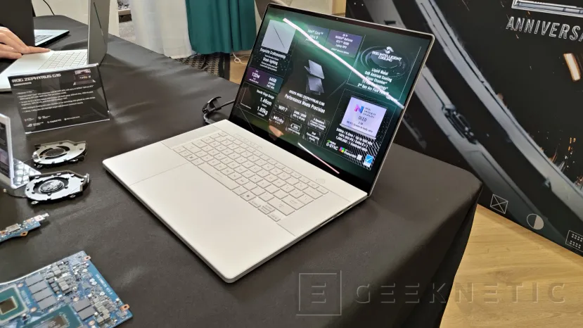 Les ordinateurs portables Geeknetic ROG Zephyrus fins et légers passent à la série Intel Core Ultra 3 avec le RTX 5090 5